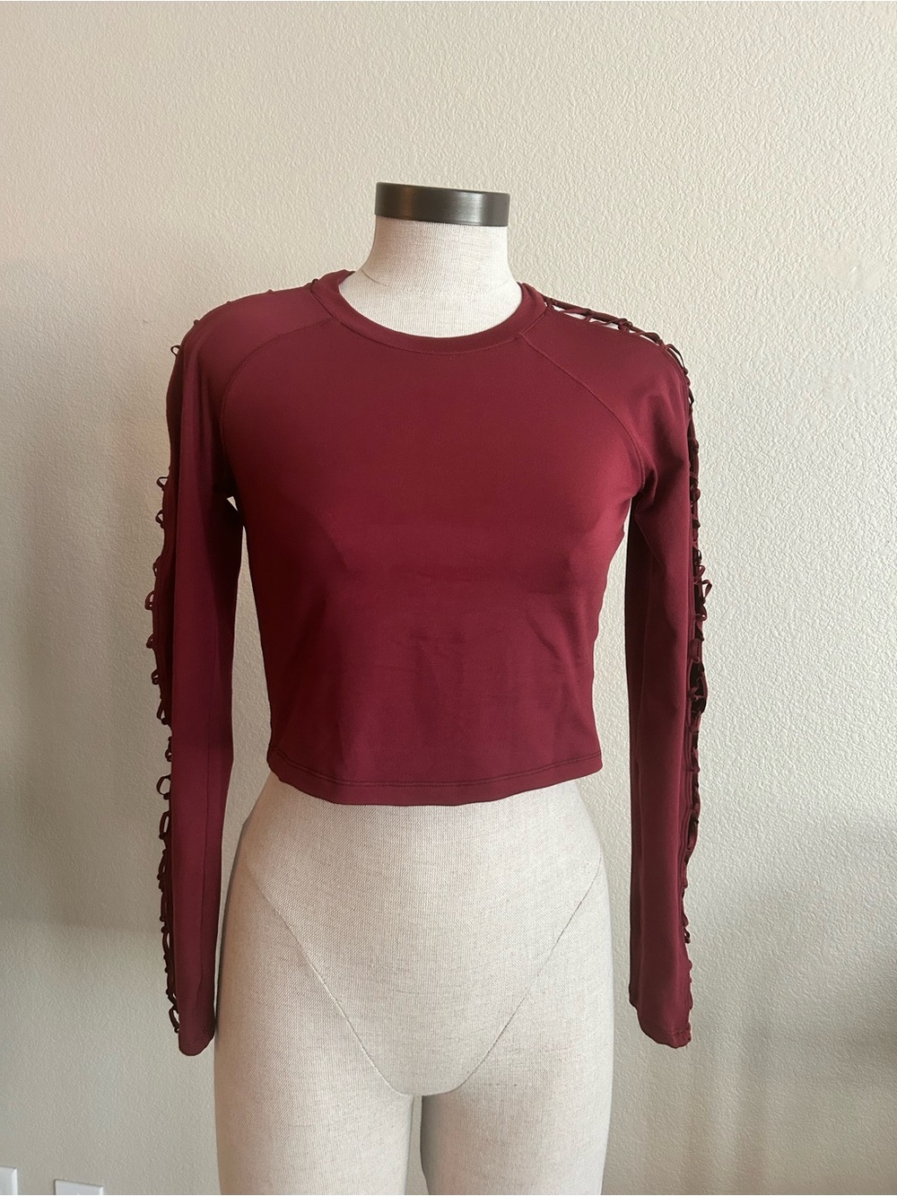 ALO Yoga Lace-Up Sleeve Long-Sleeve Crop Top